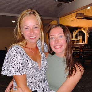 Meet your Posher, Becca